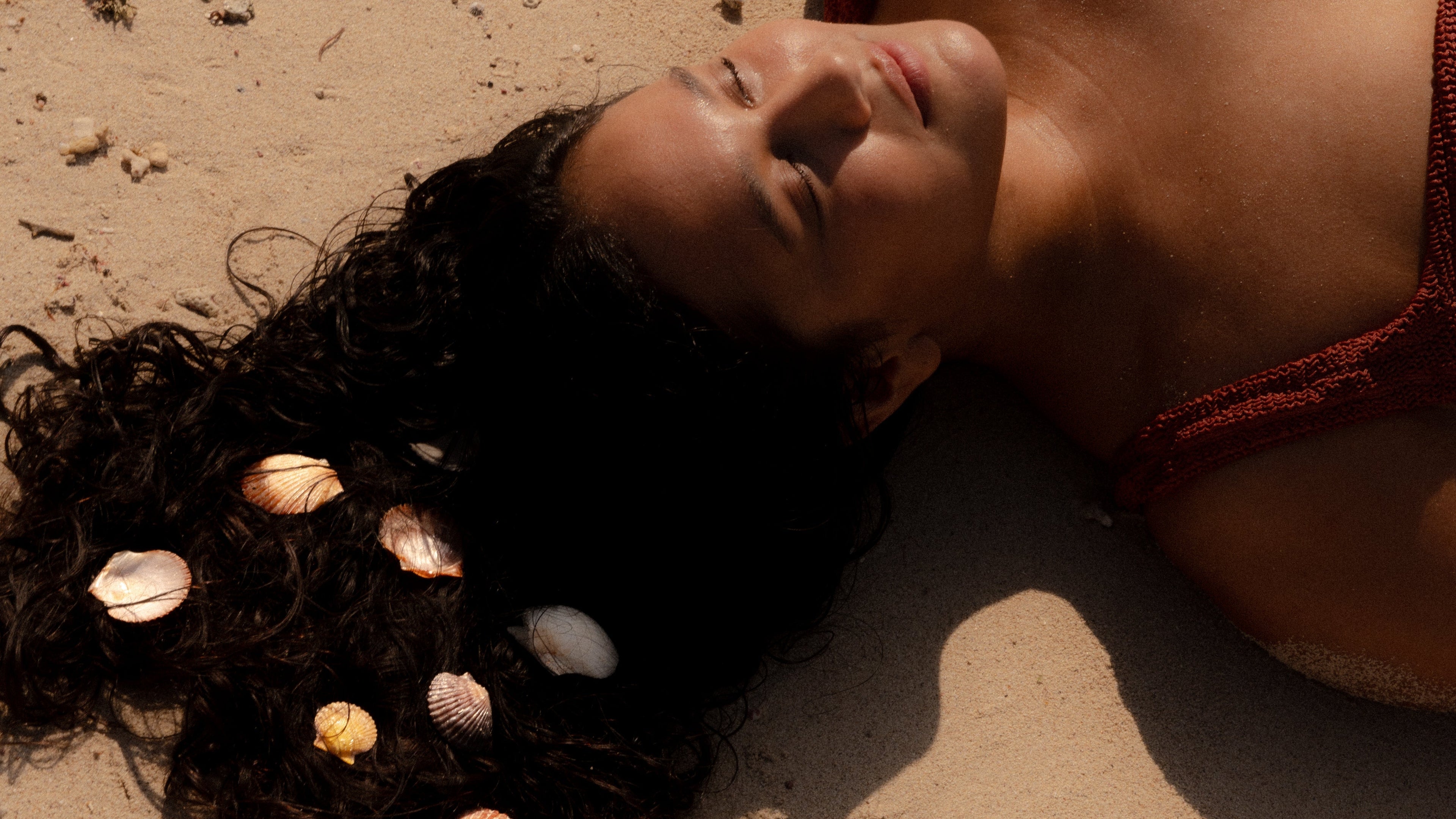The Ultimate Summer Hair Ritual: How to Prevent Frizz, Dryness, and Sun Damage