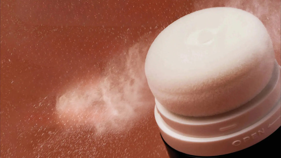 Talc-free dry shampoo applicator releasing fine powder for refreshing hair without water or harsh ingredients.